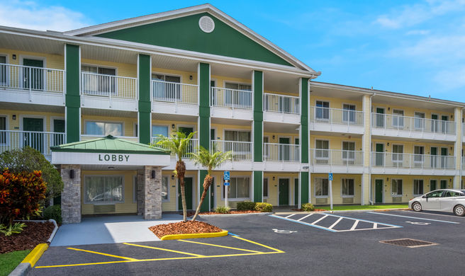 HomeTowne Studios Orlando - UCF Area Exterior