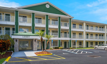 HomeTowne Studios Orlando - UCF Area