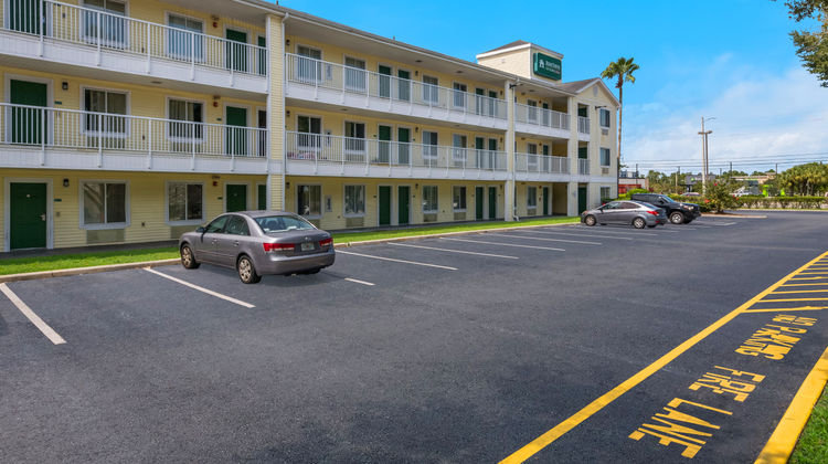 HomeTowne Studios Orlando - UCF Area Exterior