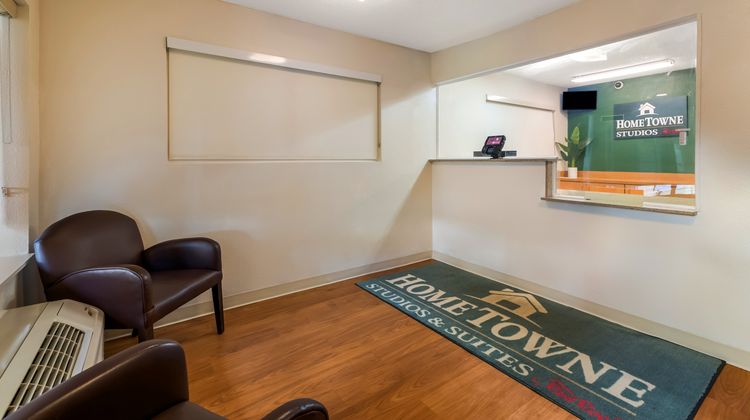 HomeTowne Studios Orlando - UCF Area Lobby