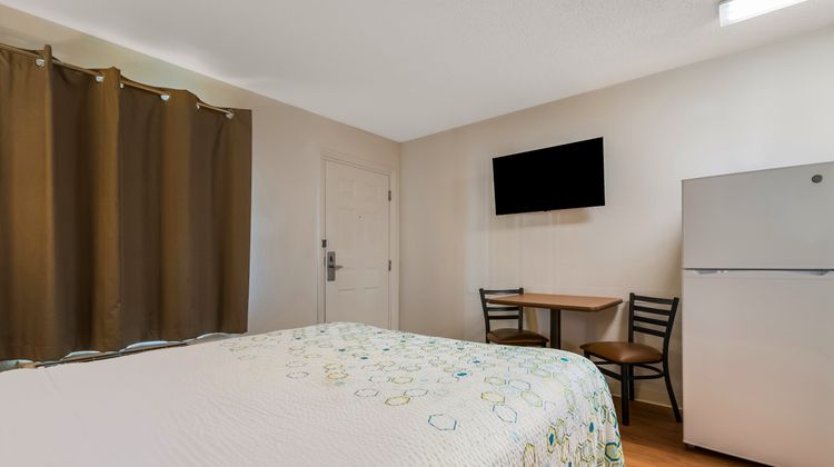 HomeTowne Studios Orlando - UCF Area Room