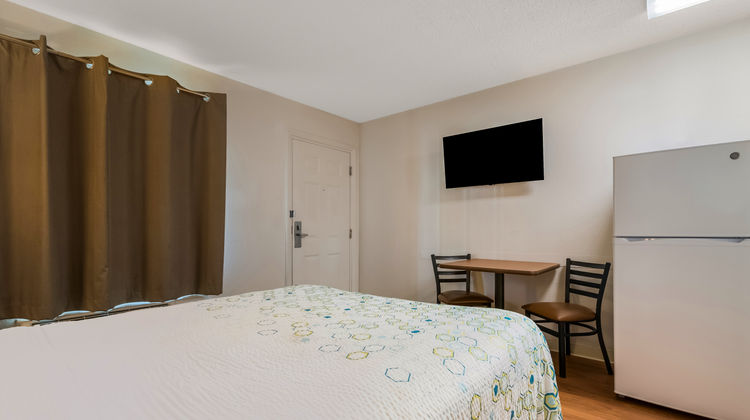 HomeTowne Studios Orlando - UCF Area Room