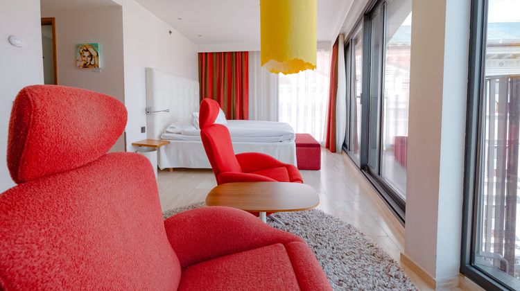 Avalon Hotel Room