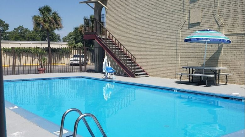 <b>Red Roof Inn New Orleans - Westbank Pool</b>. Images powered by <a href="https://www.leonardoworldwide.com/" title="Leonardo Worldwide" target="_blank">Leonardo</a>.