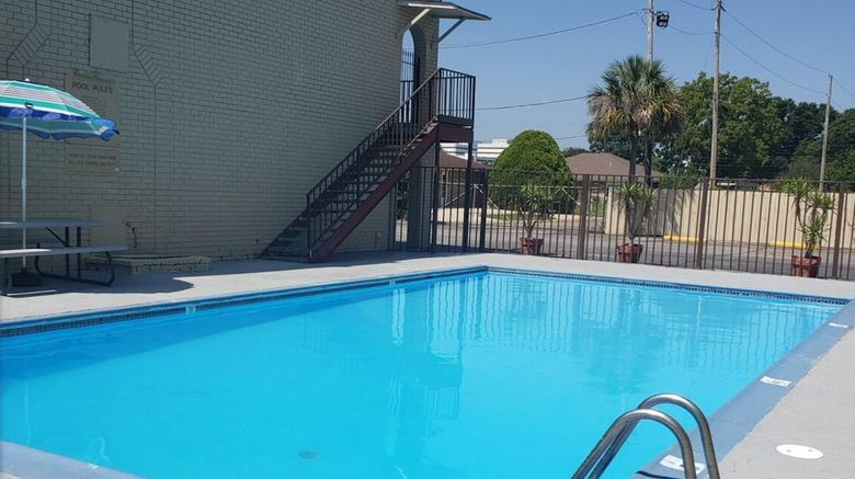 <b>Red Roof Inn New Orleans - Westbank Pool</b>. Images powered by <a href="https://www.leonardoworldwide.com/" title="Leonardo Worldwide" target="_blank">Leonardo</a>.