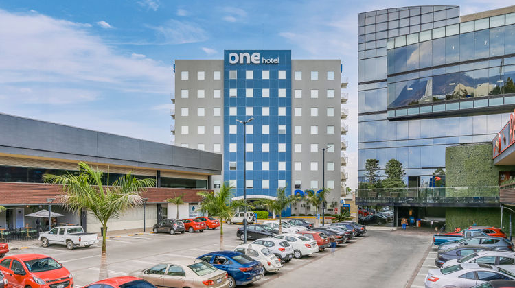 One Leon Poliforum Exterior