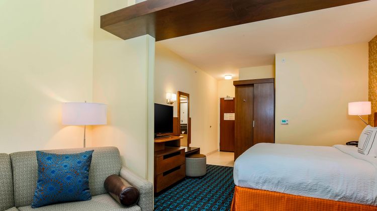 Fairfield Inn & Suites Snyder Room