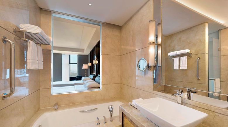 <b>Sheraton Changchun Jingyuetan Hotel Room</b>. Images powered by <a href="https://www.leonardoworldwide.com/" title="Leonardo Worldwide" target="_blank">Leonardo</a>.