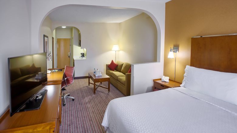 <b>Four Points Sheraton Charlotte Pineville Room</b>. Images powered by <a href="https://www.leonardoworldwide.com/" title="Leonardo Worldwide" target="_blank">Leonardo</a>.