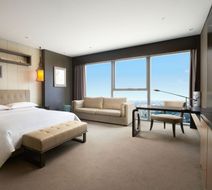 Sheraton Shanghai Waigaoqiao Hotel Room