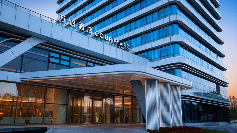 <b>Courtyard by Marriott Qinhuangdao Exterior</b>. Images powered by <a href="https://www.leonardoworldwide.com/" title="Leonardo Worldwide" target="_blank">Leonardo</a>.