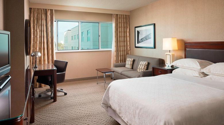 <b>Sheraton Sioux Falls & Convention Center Room</b>. Images powered by <a href="https://www.leonardoworldwide.com/" title="Leonardo Worldwide" target="_blank">Leonardo</a>.