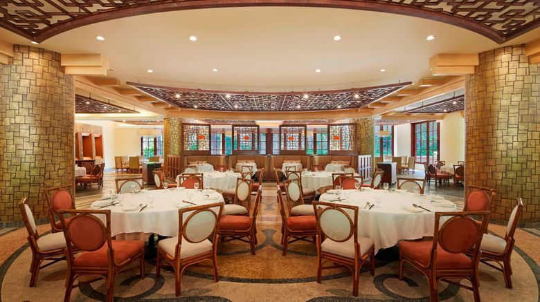 <b>Sheraton Sanya Resort Restaurant</b>. Images powered by <a href=https://www.travelagewest.com/Hotels/Sanya-China/