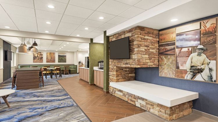 Fairfield Inn Warren Niles Lobby