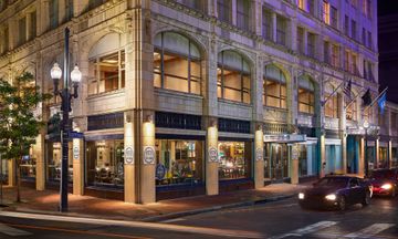 Renaissance Pere Marquette Hotel