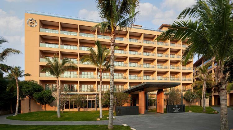 Sheraton Maoming Romantic Beach Resort Exterior