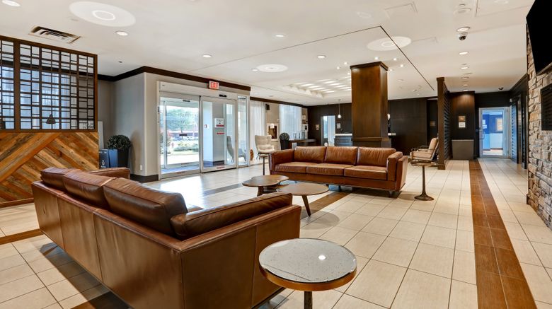 <b>Four Points Sheraton Toronto Mississauga Lobby</b>. Images powered by <a href="https://www.leonardoworldwide.com/" title="Leonardo Worldwide" target="_blank">Leonardo</a>.