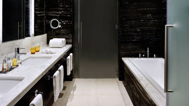 Marriott Hotel Downtown, Abu Dhabi Room
