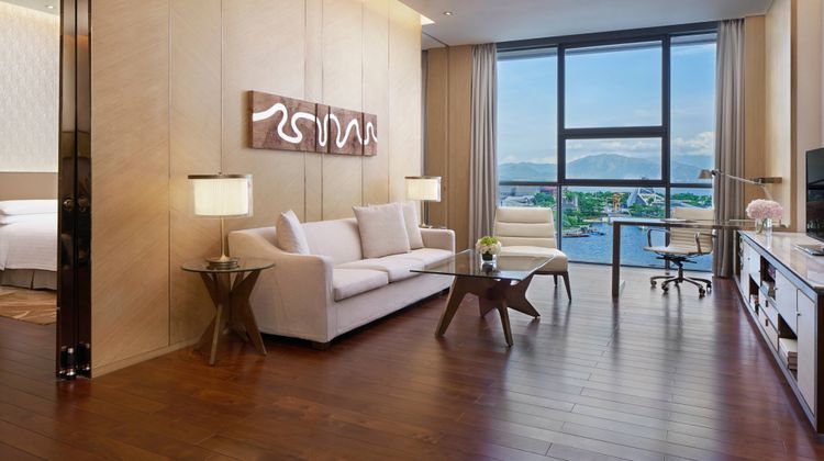 The OCT Harbour- Marriott Exec Apts Room