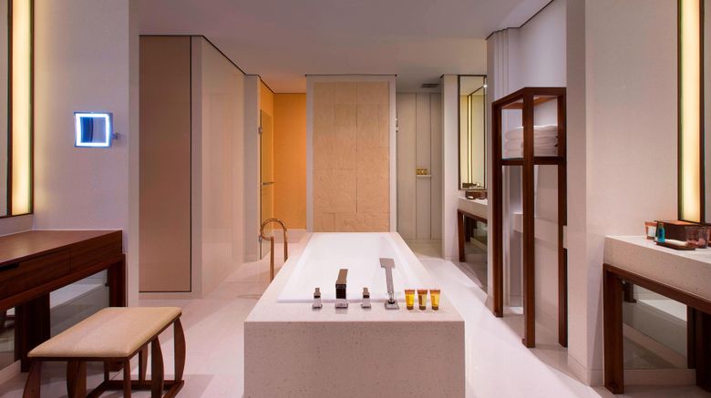 <b>Sheraton Grand Xishuangbanna Hotel Room</b>. Images powered by <a href="https://www.leonardoworldwide.com/" title="Leonardo Worldwide" target="_blank">Leonardo</a>.