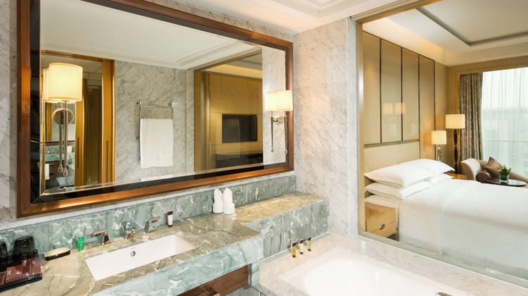 Sheraton Qingdao Jiaozhou Hotel Room