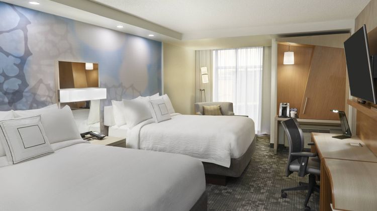 Courtyard by Marriott Oshawa Room