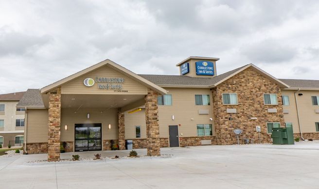 Cobblestone Inn & Suites Exterior