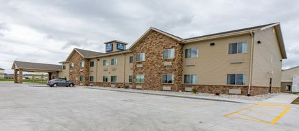 Cobblestone Inn & Suites Exterior
