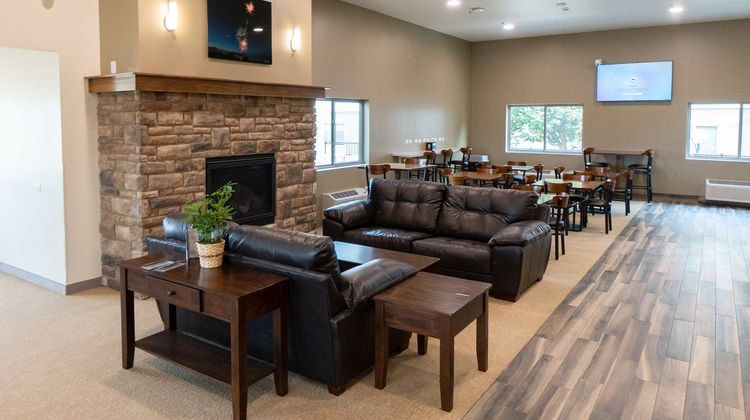 Cobblestone Inn & Suites Lobby