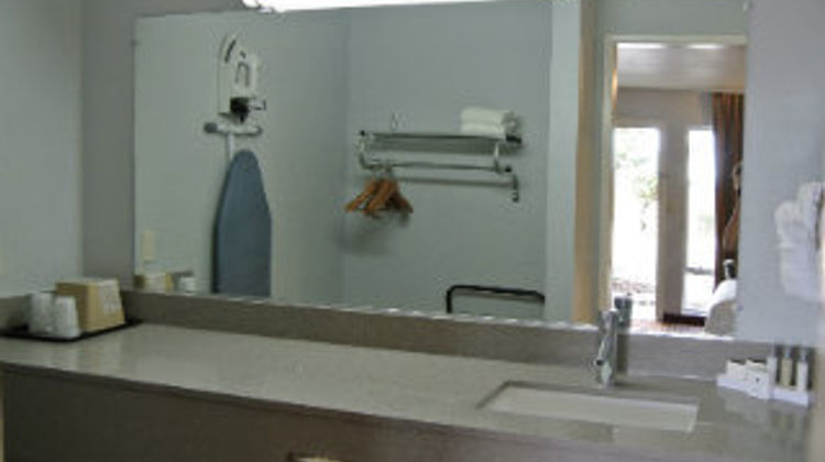 Vagabond Inn San Luis Obispo Room