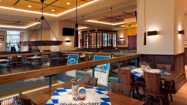 The Fairway Place- Marriott Exec Apts Restaurant