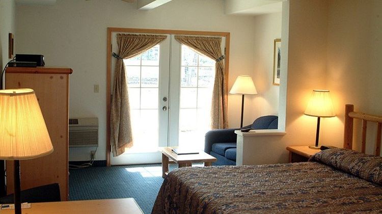 The Edgewater Inn Room