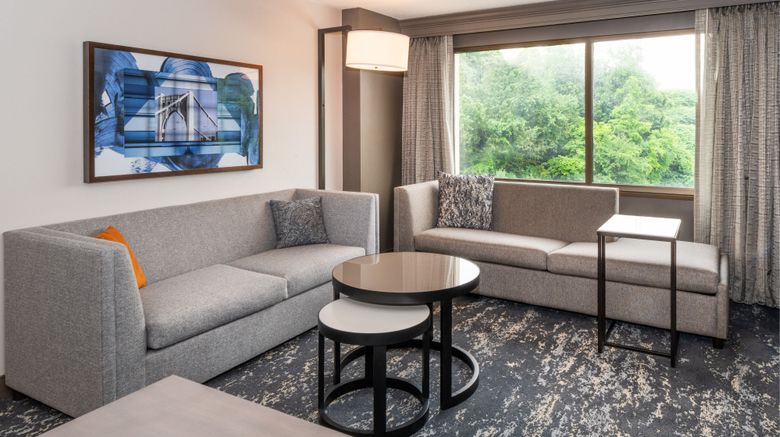 <b>Pittsburgh Airport Marriott Room</b>. Images powered by <a href="https://www.leonardoworldwide.com/" title="Leonardo Worldwide" target="_blank">Leonardo</a>.