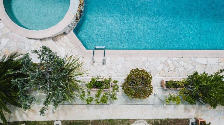 <b>La Villa Cannes Croisette Pool</b>. Images powered by <a href="https://www.leonardoworldwide.com/" title="Leonardo Worldwide" target="_blank">Leonardo</a>.
