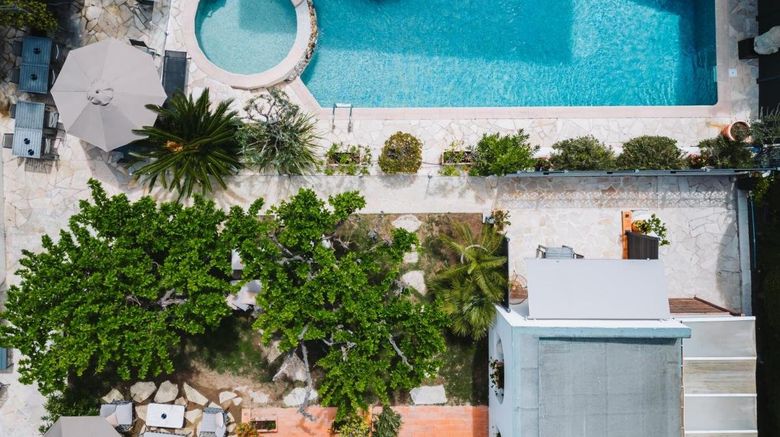 <b>La Villa Cannes Croisette Pool</b>. Images powered by <a href="https://www.leonardoworldwide.com/" title="Leonardo Worldwide" target="_blank">Leonardo</a>.