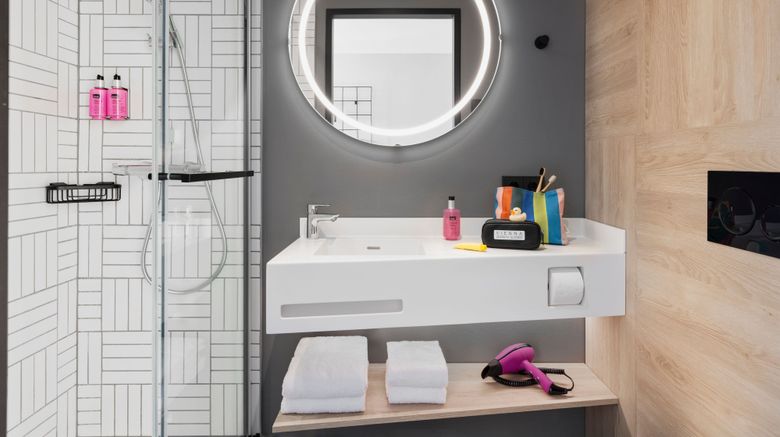 <b>Moxy Vienna City East Room</b>. Images powered by <a href="https://www.leonardoworldwide.com/" title="Leonardo Worldwide" target="_blank">Leonardo</a>.