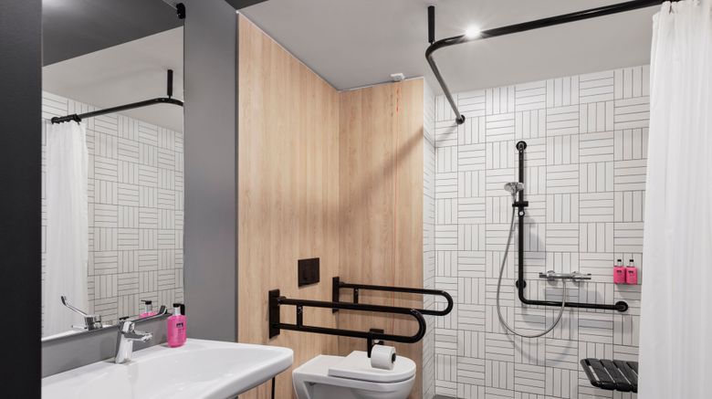 <b>Moxy Vienna City East Room</b>. Images powered by <a href="https://www.leonardoworldwide.com/" title="Leonardo Worldwide" target="_blank">Leonardo</a>.