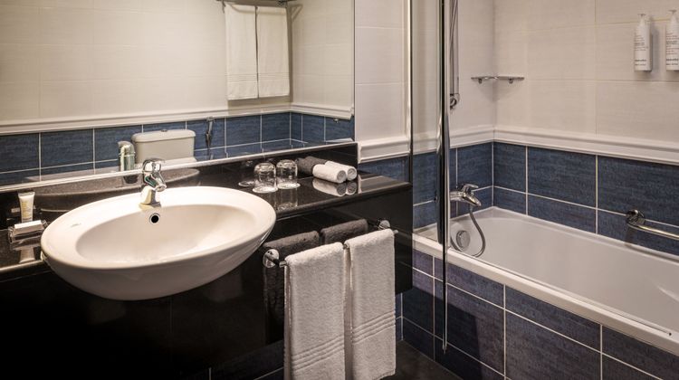 Marriott Harbour Hotel & Suites Room
