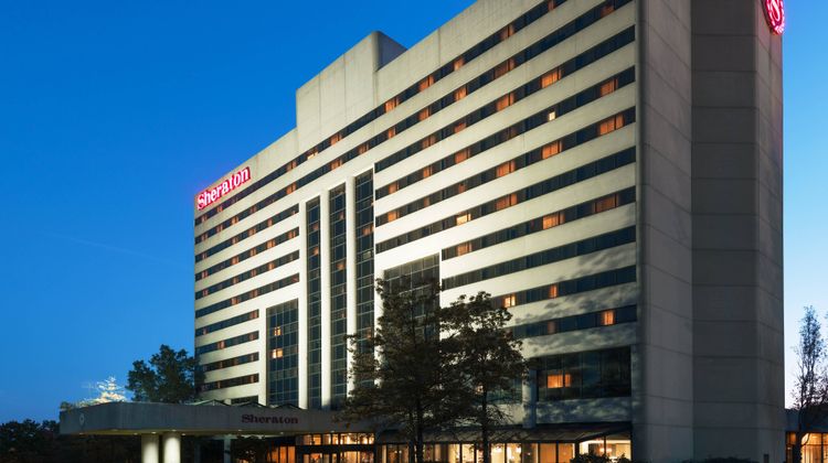 Sheraton Edison Exterior