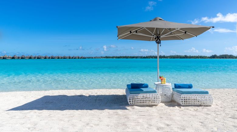 <b>The St Regis Bora Bora Resort Beach</b>. Images powered by <a href="https://www.leonardoworldwide.com/" title="Leonardo Worldwide" target="_blank">Leonardo</a>.