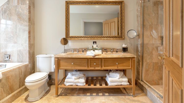 Trump MacLeod House & Lodge Room