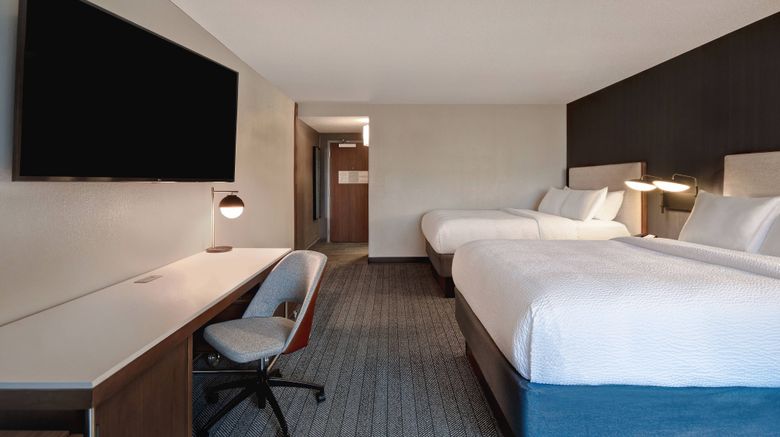 <b>Courtyard by Marriott Cincinnati Airport Room</b>. Images powered by <a href="https://www.leonardoworldwide.com/" title="Leonardo Worldwide" target="_blank">Leonardo</a>.