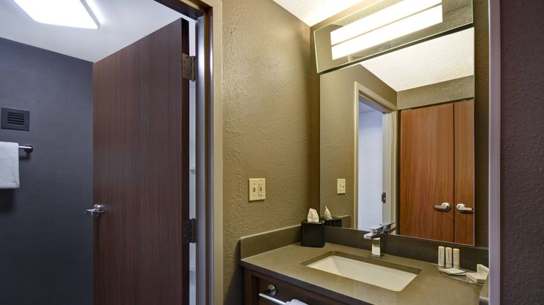 <b>Courtyard by Marriott Cincinnati Airport Room</b>. Images powered by <a href="https://www.leonardoworldwide.com/" title="Leonardo Worldwide" target="_blank">Leonardo</a>.