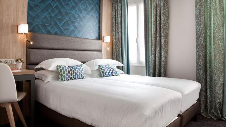 Serotel Suites Opera Room