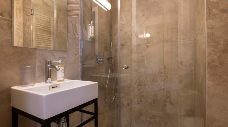 <b>Grand Hotel Leveque Room</b>. Images powered by <a href="https://www.leonardoworldwide.com/" title="Leonardo Worldwide" target="_blank">Leonardo</a>.