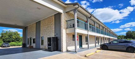 Scottish Inns & Suites Exterior