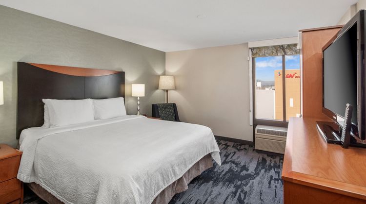 Fairfield Inn/Suites Anaheim North Room