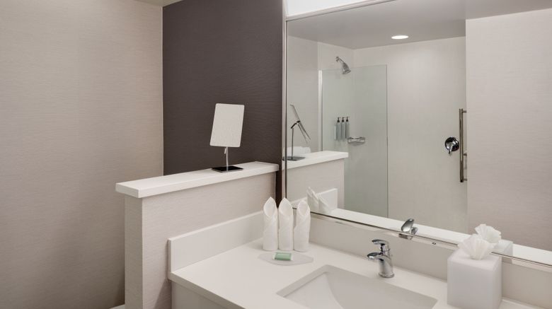 <b>Courtyard by Marriott Stamford Downtown Room</b>. Images powered by <a href="https://www.leonardoworldwide.com/" title="Leonardo Worldwide" target="_blank">Leonardo</a>.