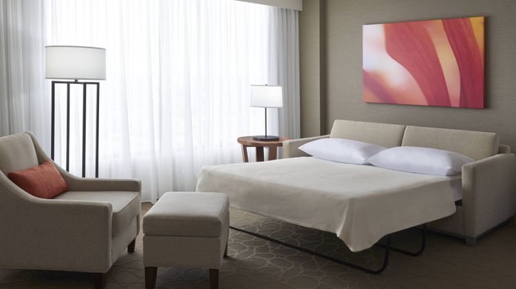 Delta Hotels Toronto Arpt & Conf Center Suite
