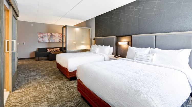 SpringHill Suites Cincinnati Blue Ash Suite